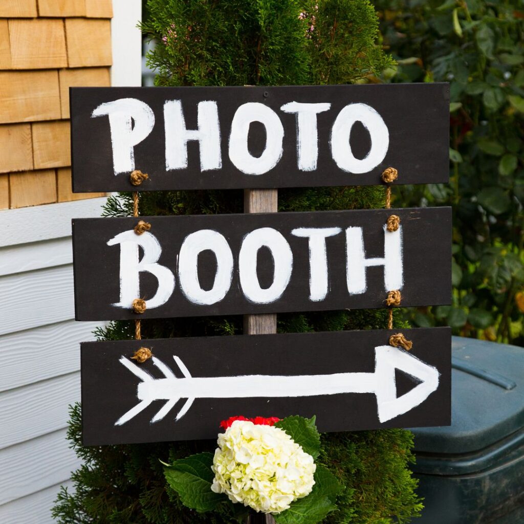 Sign pointing towards photo booth