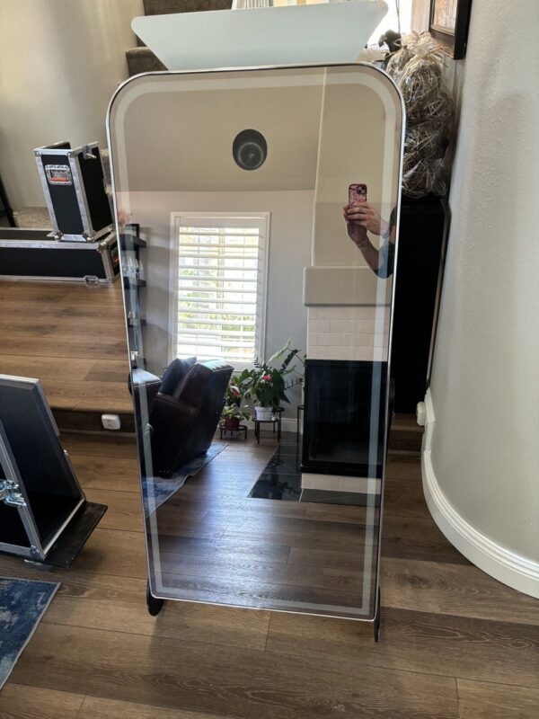 Pre-Owned Mior Black Mirror Booth -  Black (Trade-In Model) - Image 7